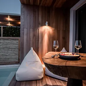 Hotel de apartamente King's & Queen's - With Private Pool