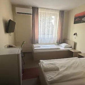 B&B Free Parking, Free Breakfast, Only 15 Minutes To Center, Budapesta